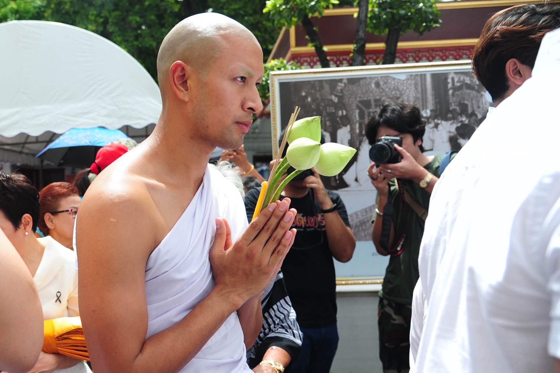 “เกรท วรินทร”เข้าพิธีอุปสมบท ณ วัดบวรนิเวศวิหาร