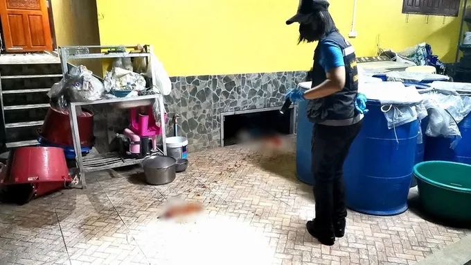 ผงะ!! พบศพสาวใหญ่ ถูกฆ่าหมกห้องเก็บของใต้ถุนบ้านตัวเอง