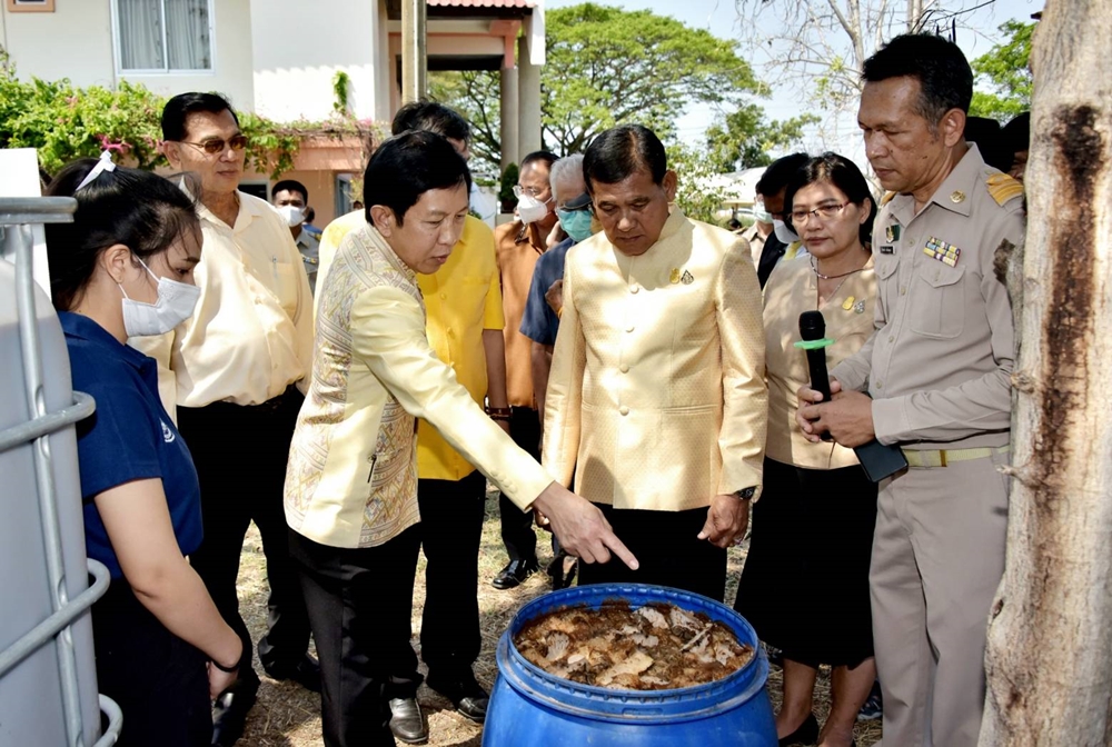 "รมช.สุนทร" เปิดโครงการเพิ่มศักยภาพผลิตพืชเศรษฐกิจฯ หนุนทำเกษตรปลอดภัยด้วยการปรุงดิน-ปลูกผักบนกระเบื้อง