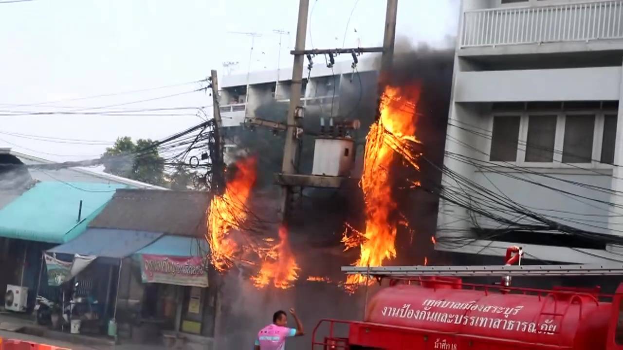 ตกใจสุดขีด เจ้าของร้านสักคิ้ว หม้อแปลงไฟฟ้าระเบิดเสียงดังสนั่นไฟลุกท่วม