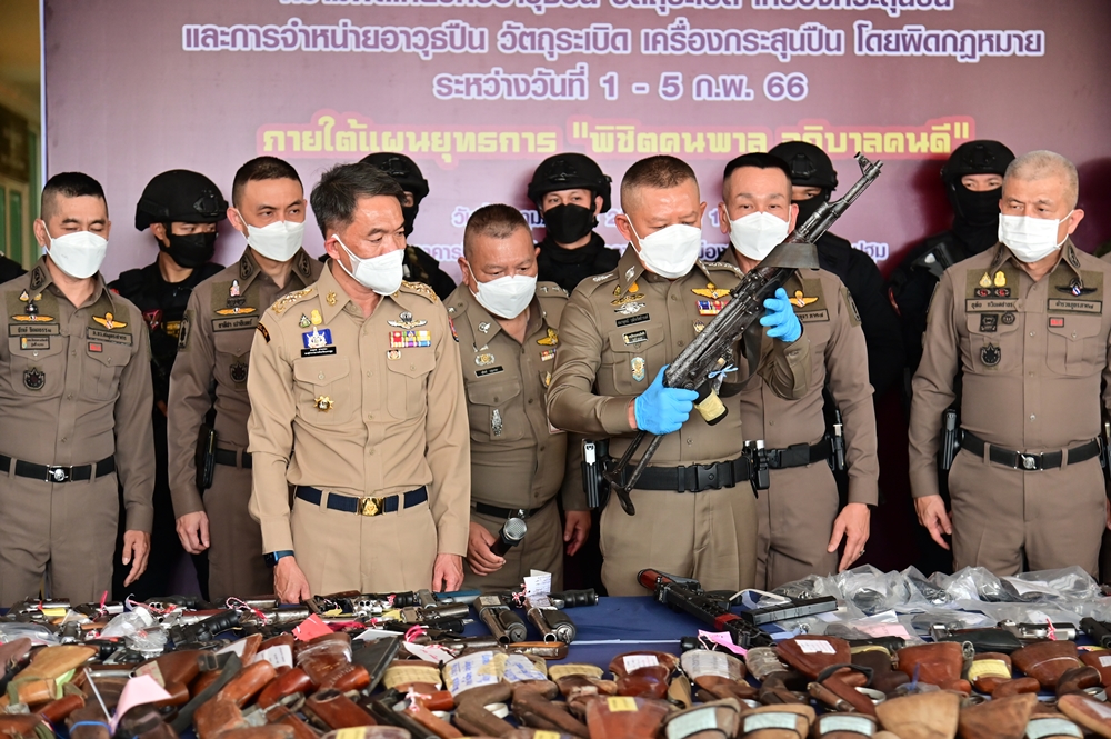 ตร.ภาค7 แถลงผลระดมจับกุมอาวุธปืน วัตถุระเบิดผิดกฎหมาย พร้อมยาบ้า-ไอซ์จำนวนมาก