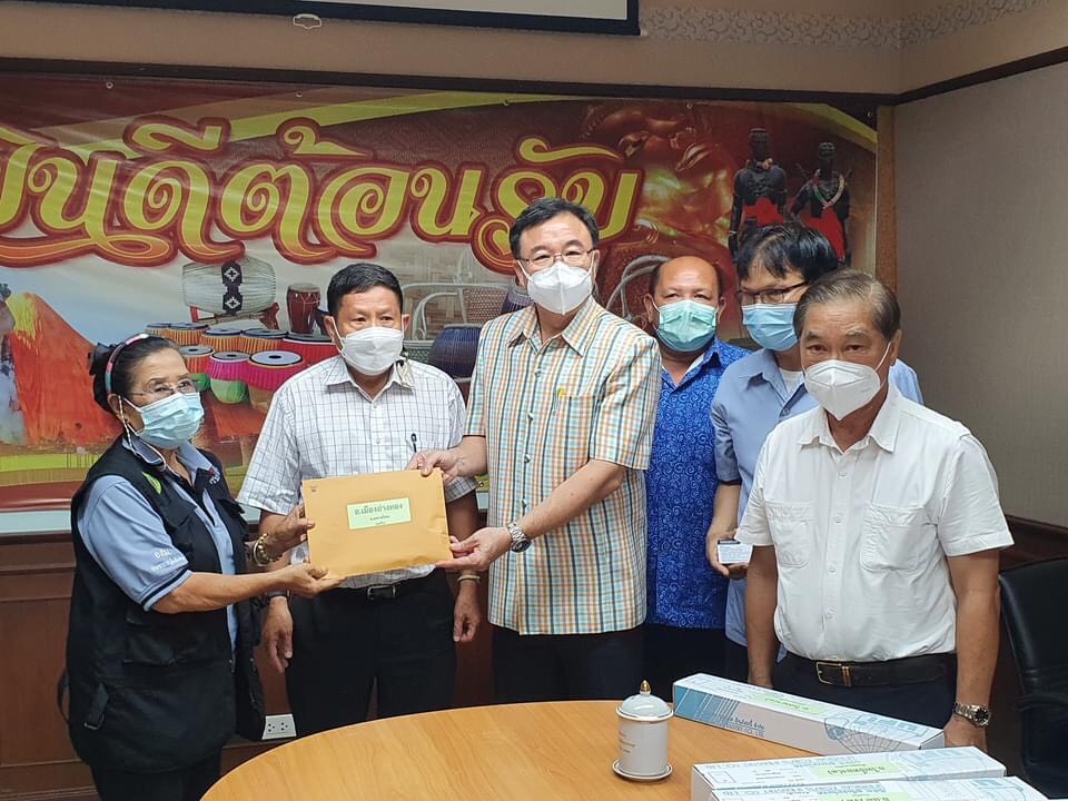 ผู้ว่าฯอ่างทอง มอบกรมธรรม์ประกันภัยโควิค-19 ให้ อสม.ทุกคนในจังหวัด