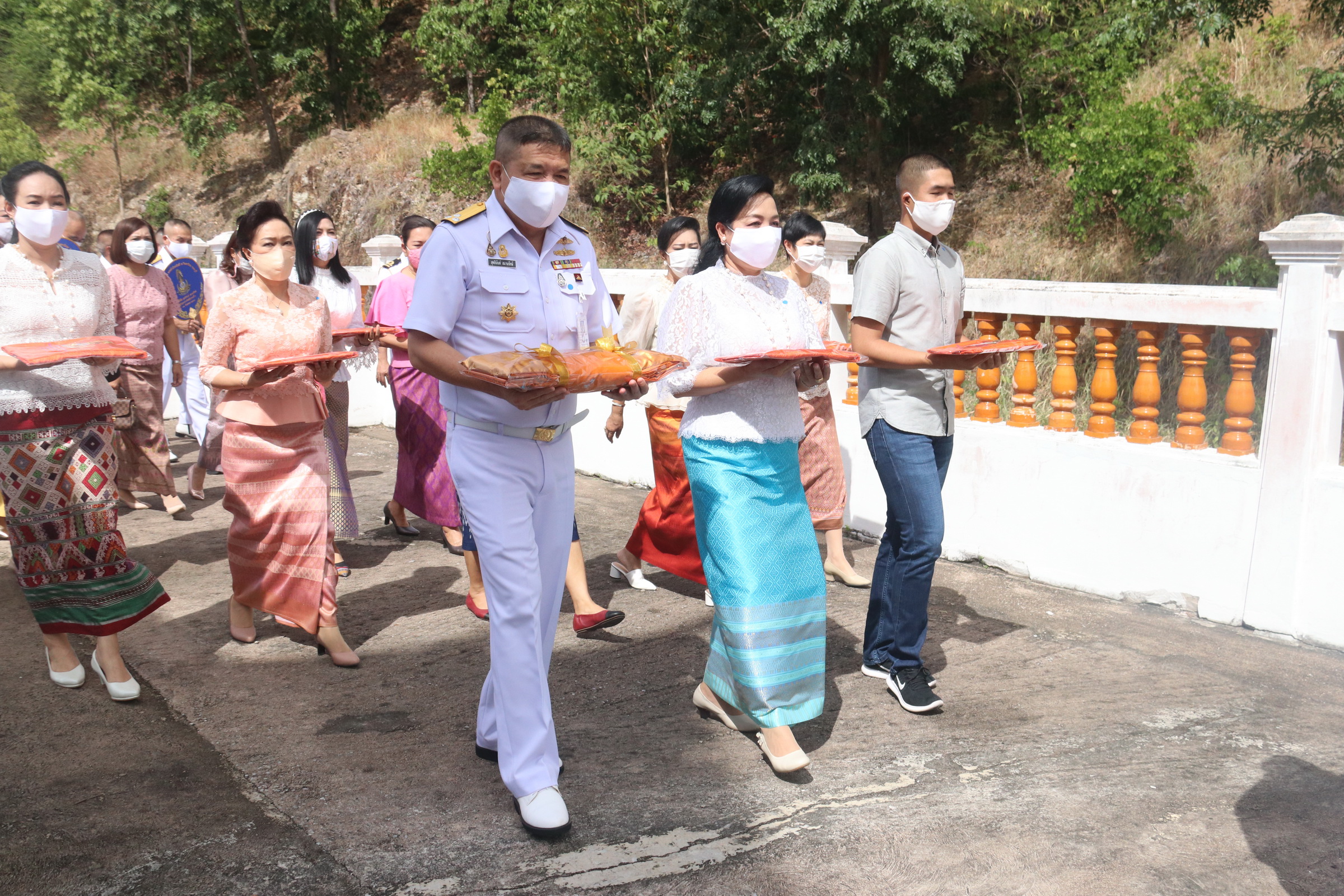 ทัพเรือภาคที่1 ศรชล.ภาค1ทอดผ้าป่าสามัคคีบูรณปฏิสังขรณ์ศาลาหอฉัน วัดเขาน้อย