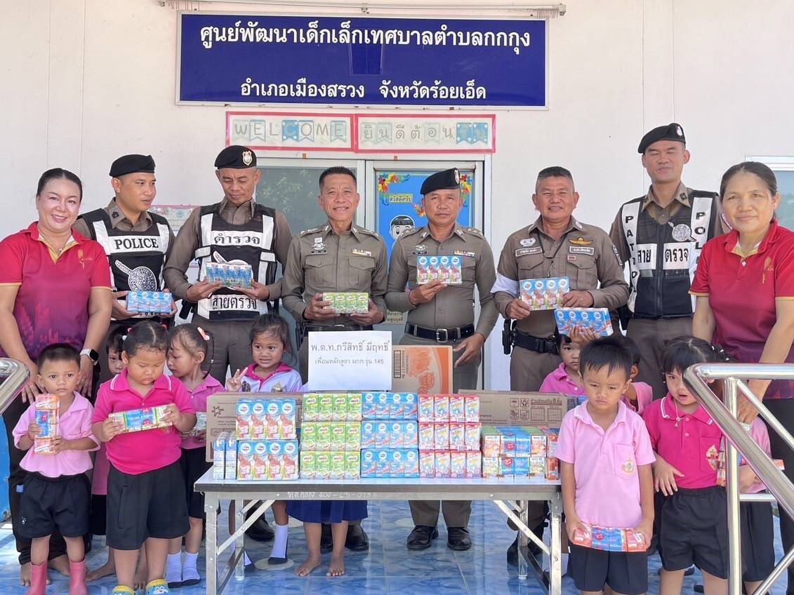 "ธารน้ำใจพี่สู่น้องด้วยห่วงใยมอบนม,น้ำผลไม้ให้กับนักเรียนศูนย์พัฒนาเด็กเล็กเทศบาลกกกุง   "