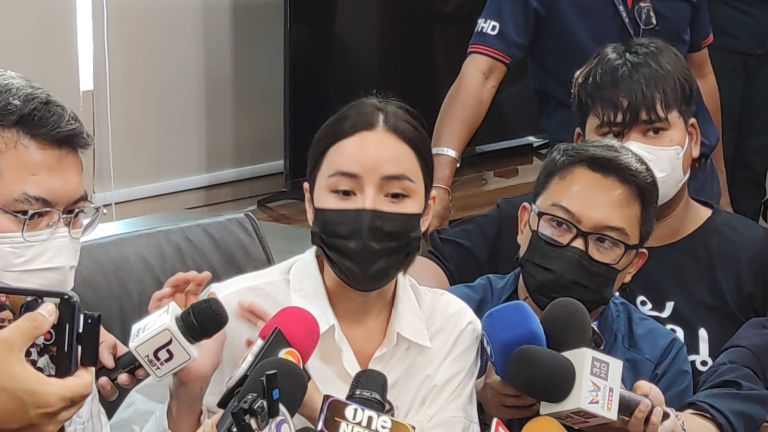 วางเงินสด 1 แสน ประกันตัว "เม พรีมายา" หลังสอบยาว 8 ชม. ยันไม่มีเจตนาหลอก