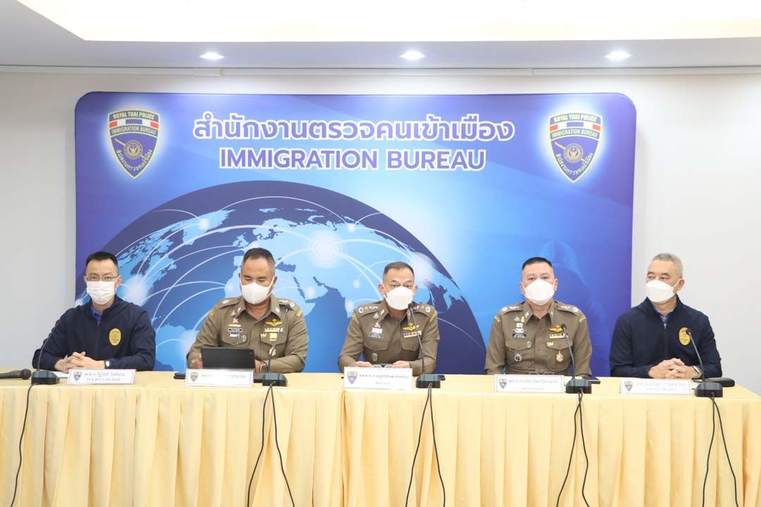 รวบจีนแสบ!! ลวงเหยื่อเช่าซื้อรถ เสียหายกว่า 100 ล้าน หนีซุกไทย