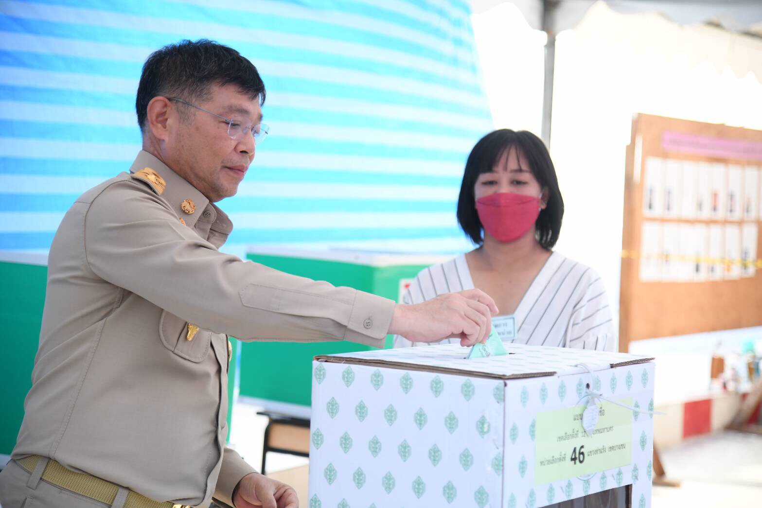 "ปลัดกทม." ตรวจหน่วยเลือกตั้งบางเขน ชี้เปิดหีบช่วงเช้าไร้ปัญหา เชิญชวนปชช.ออกมาใช้สิทธิ
