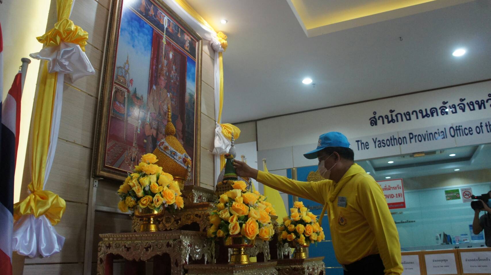 ยโสธร ทำพิธีมอบเจลล้างมือพระราชทานศูนย์อาสาพระราชทาน 9 อำเภอ