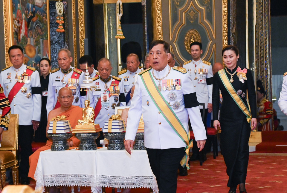 ในหลวง–พระราชินี ทรงบำเพ็ญพระราชกุศลอุทิศถวายในวาระ 100 ปีวันสวรรคต ร.6 และ 100 ปีวันเสด็จขึ้นทรงราชย์ ร.7 
