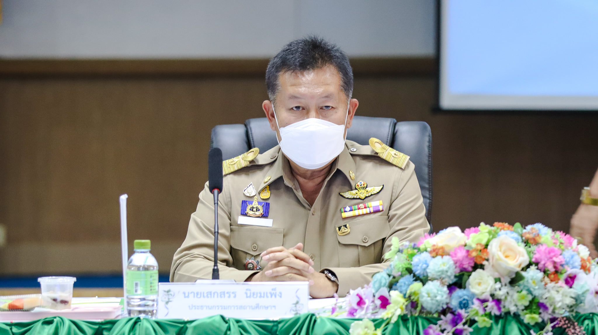 นายกเทศมนตรีเมืองเพชรบูรณ์  จัดประชุมคณะกรรมการสถานศึกษา โรงเรียนเพชรพิทยาคม 