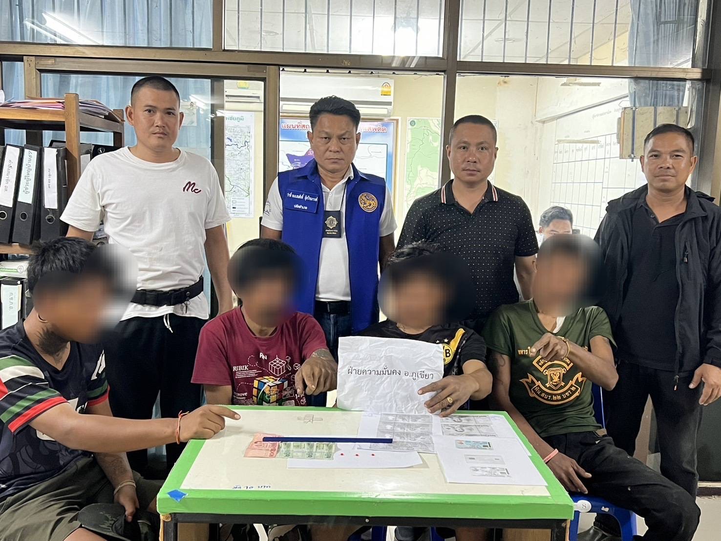 ชัยภูมิ ฝ่ายปกครองภูเขียววันเดียวบุกจู่โจมรวบผู้เสพ ผู้ค้า คนคลั่งยา
