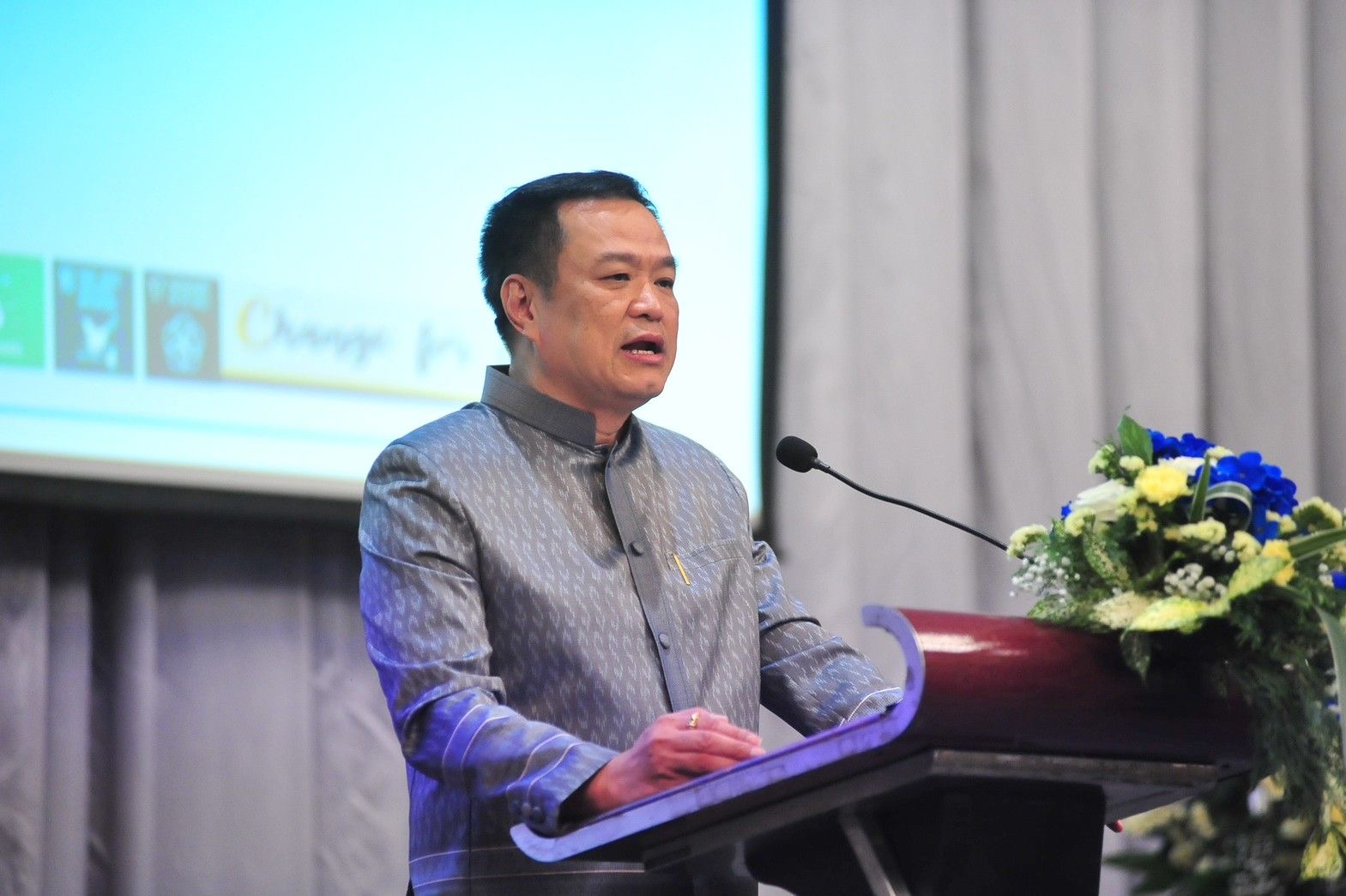 "มท.1" พบ “ผู้ว่าฯ" ทั่วประเทศ ย้ำมท. "ทันโลก ทันสมัย ทันท่วงที" ขอช่วยหนุนนโยบายแจกเงินดิจิทัล 1 หมื่น อย่าให้มีโกง