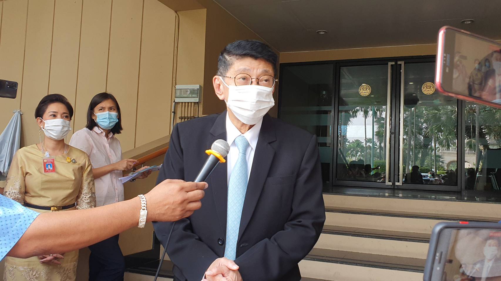 "วิษณุ" เผยยกหูเคลียร์ "ชวน" แล้ว ปมเปิดประชุมสภาสมัยวิสามัญ พิจารณาร่างพรบ.ประชามติ