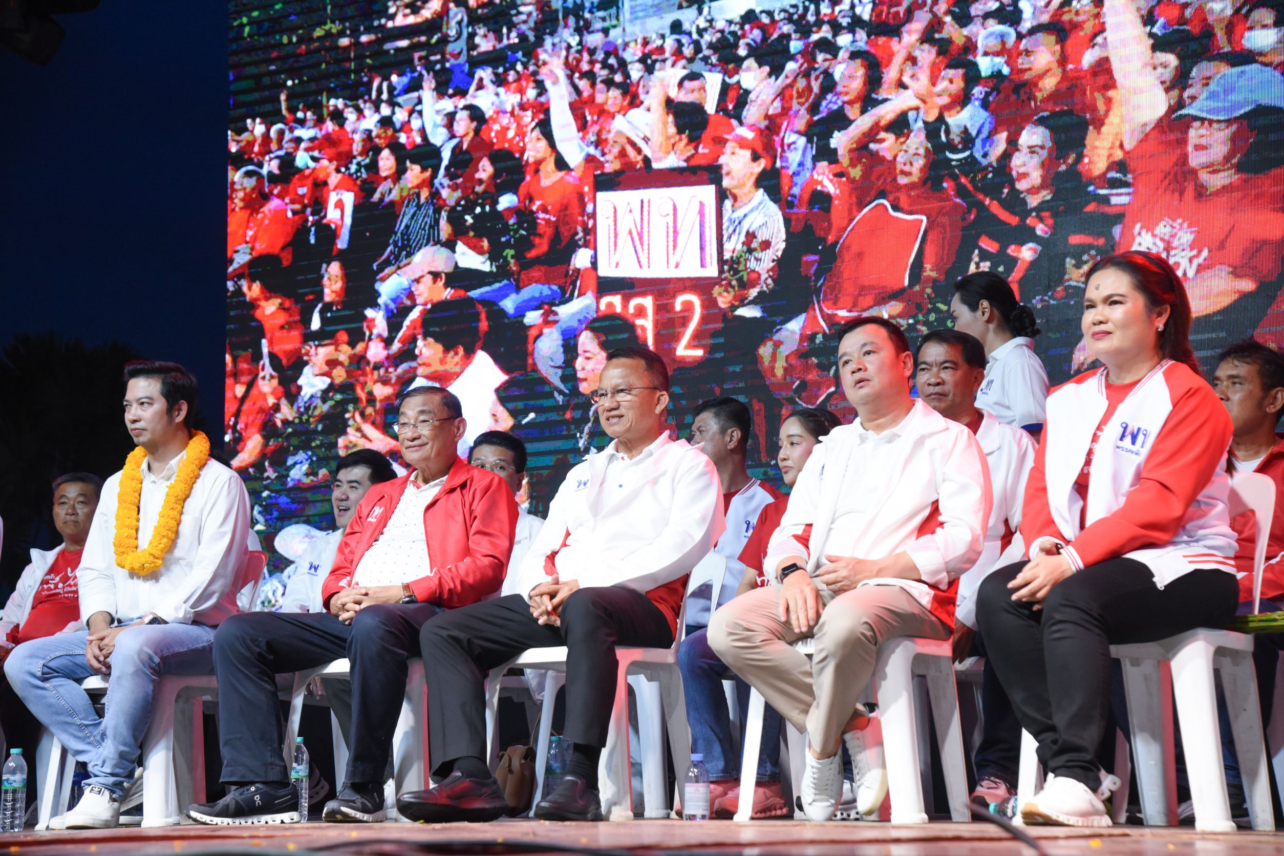 "พท." รุกหนัก “สมศักดิ์” ขนแกนนำขึ้นเวทีปราศรัยใหญ่ช่วย “บู้ จเด็ศ จันทรา” ชิงชัยเมืองสองแคว 