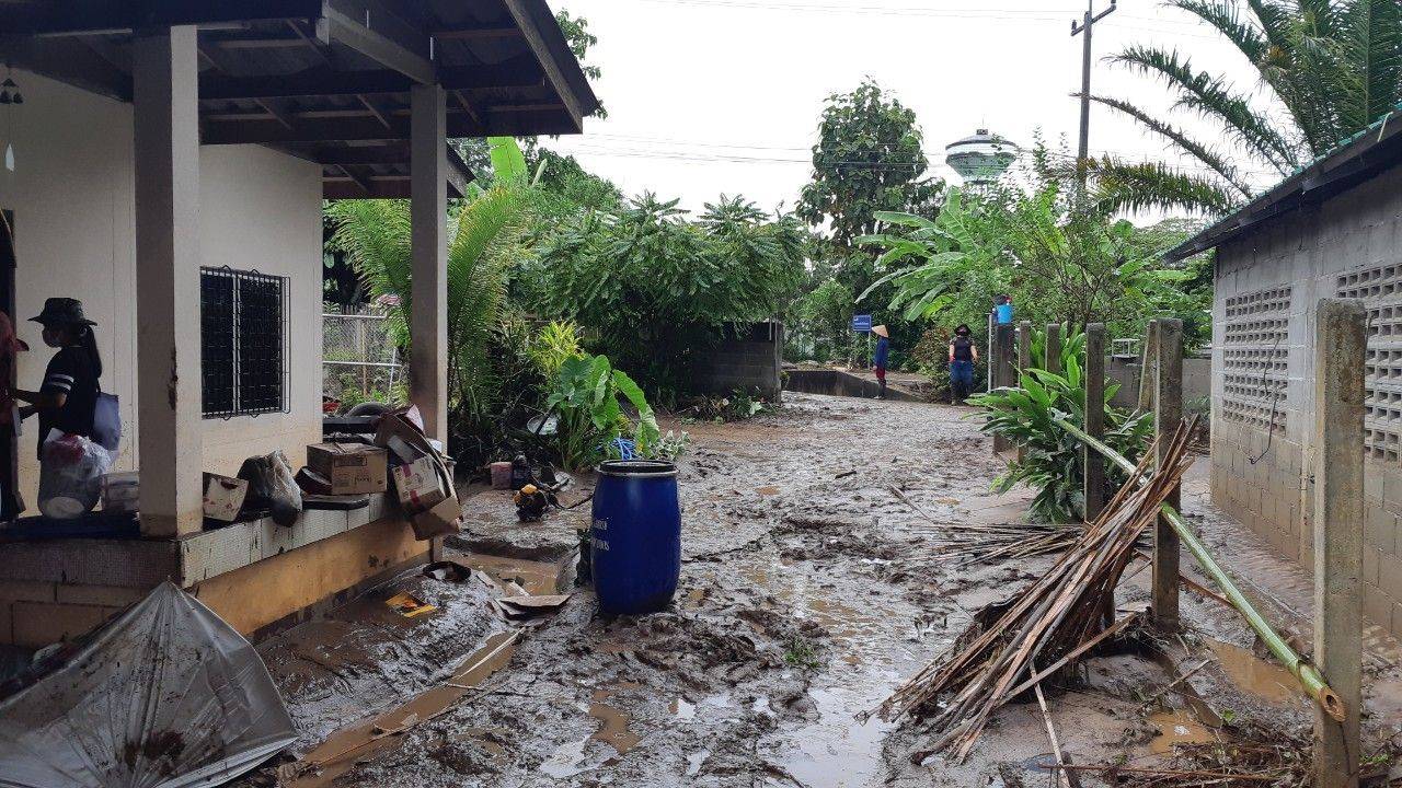 พายุฝนตกถล่มหนักอำเภอฝาง บ้านเรือนประชาชนได้รับความเสียหาย 10 หมู่บ้าน