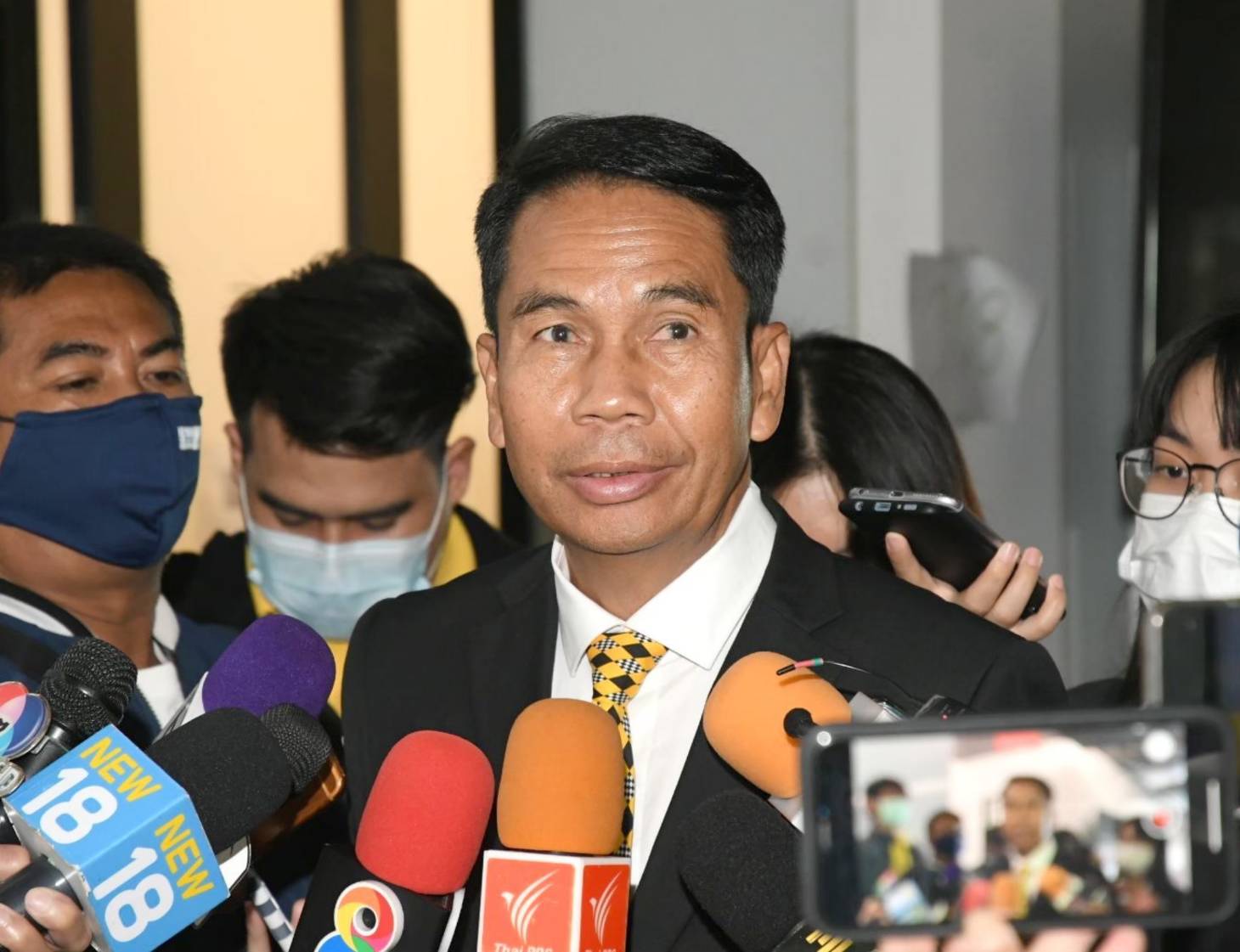 "เพื่อไทย" ชงแก้รัฐธรรมนูญทั้งฉบับ-รายมาตรา ปัดตอบกระแสเปลี่ยนตัวประธานวิปฝ่ายค้าน