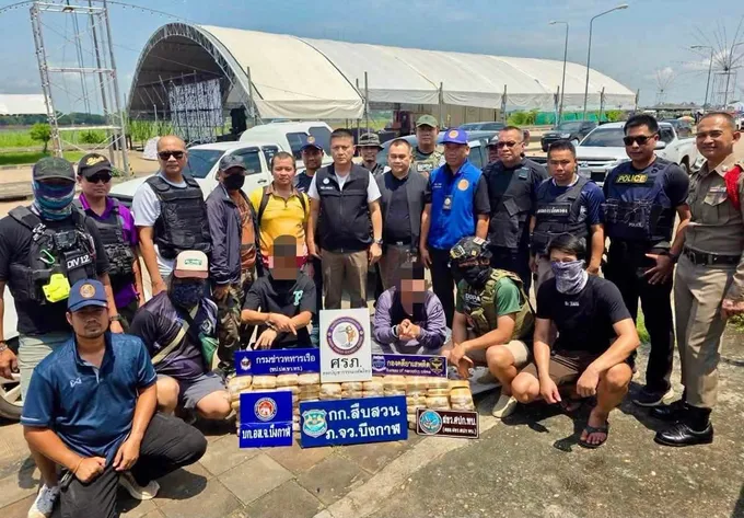 บึงกาฬลุย “Operation 90 Days” จับ 2 ผู้ต้องหา ยึดยาบ้า 4 แสนเม็ด