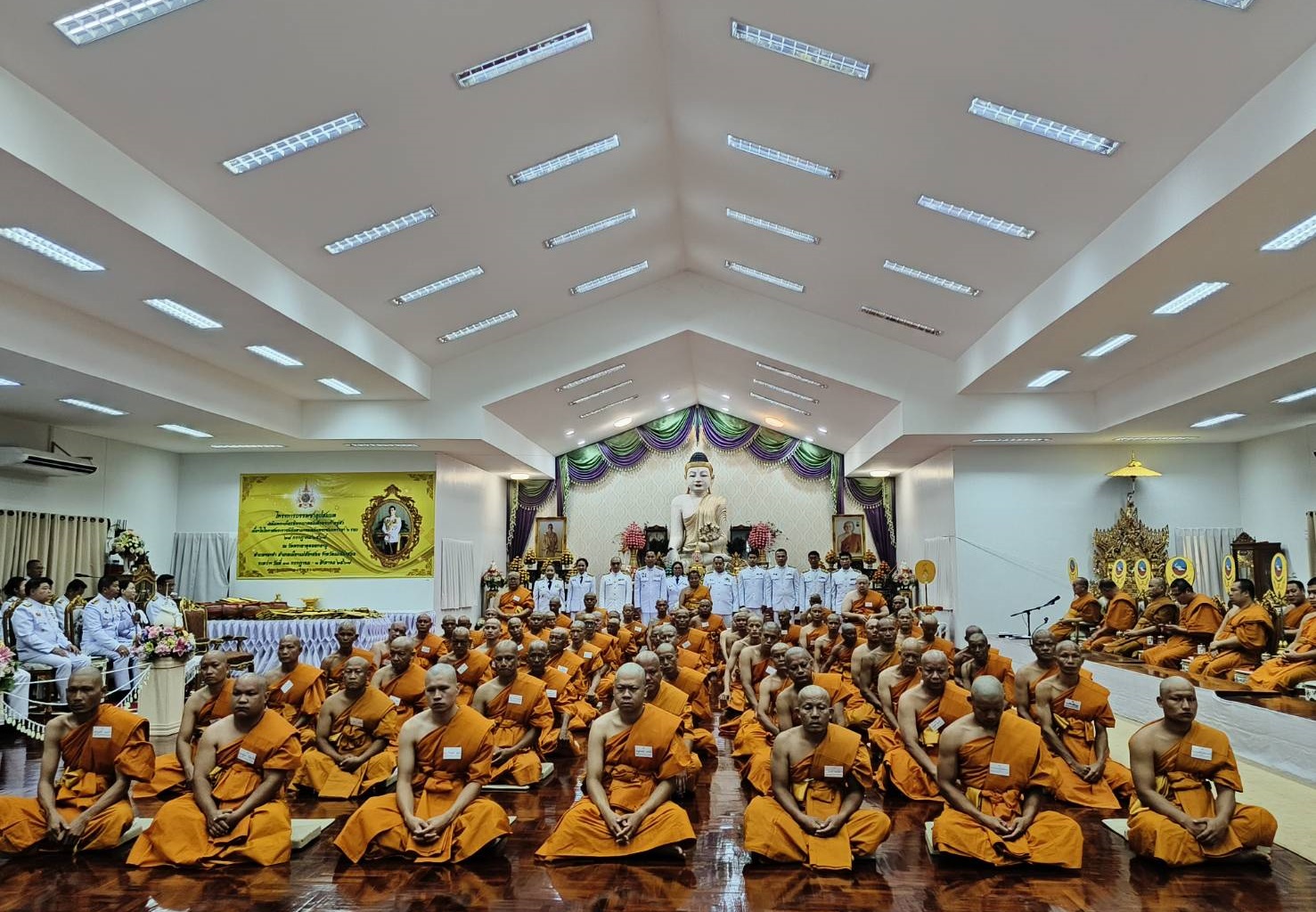 แม่ฮ่องสอนจัดพิธีบรรพชาอุปสมบทพระ 73 รูป เฉลิมพระเกียรติพระบาทสมเด็จพระเจ้าอยู่หัว 