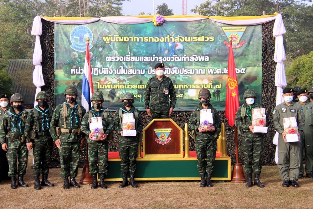 ผบ.กองกำลังนเรศวร ตรวจเยี่ยมกำลังพลปฏิบัติหน้าที่ชายแดนแม่ฮ่องสอน ยันพร้อมดูแลผู้อพยพตามหลักมนุษยธรรม