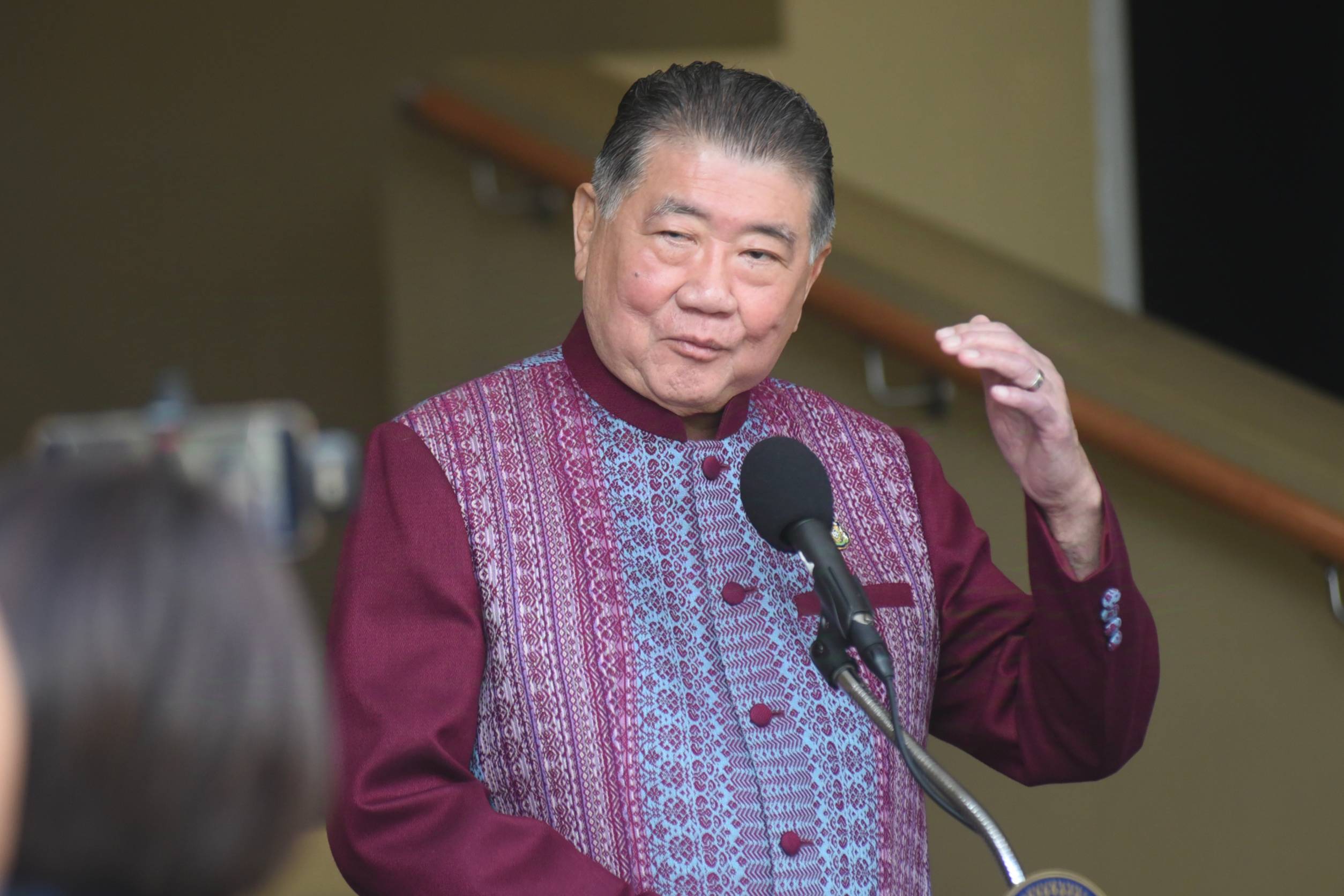 "ภูมิธรรม" บอกเปิดเวทีรับฟังปม MOU 44 ต้องฟ้งเสียงทุกคน ไม่ใช่แค่ "สนธิ" คนเดียว ชี้เรื่องเดียวกันอาจมองได้หลายมุม