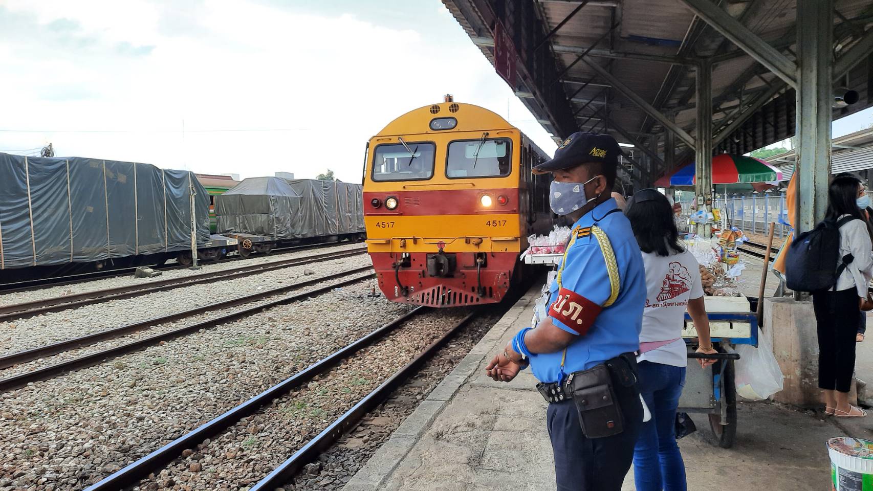 รถไฟสายใต้กลับมาเดินรถตามปกติวันแรกหลังน้ำท่วมใหญ่
