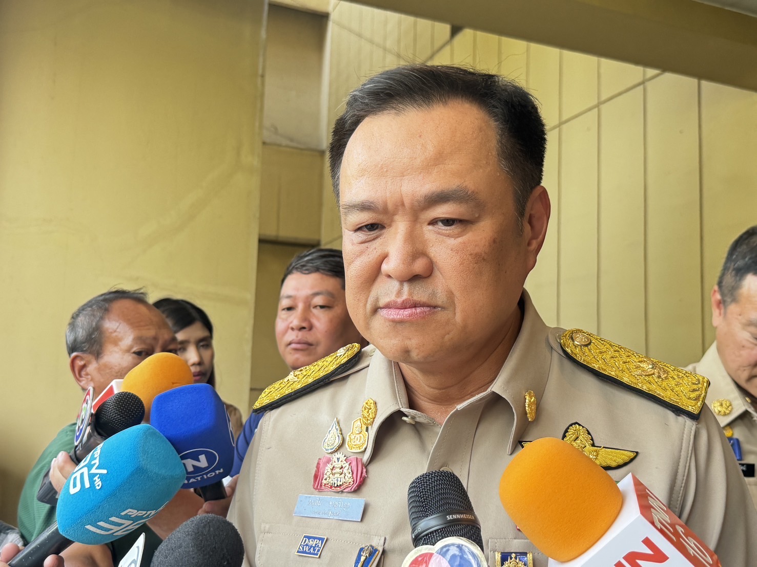 "อนุทิน" เผยรับรายงาน "กำนัน-ผู้ใหญ่บ้าน" ถูกยิงเสียชีวิตแล้ว เตรียมให้ทหาร ฝึก "อส." หลังถูกผู้ก่อเหตุความไม่สงบ จ้องทำร้าย