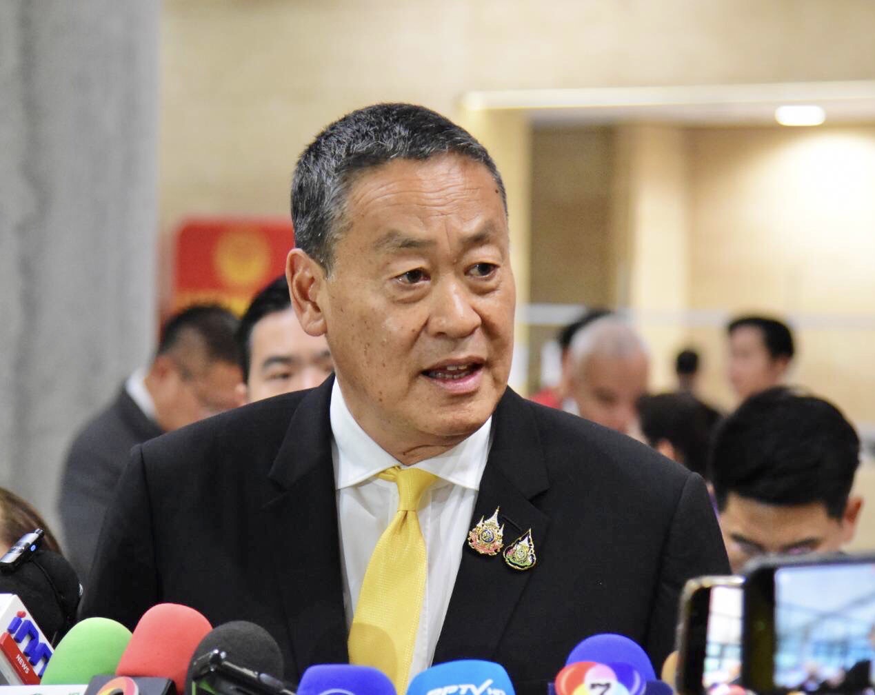 “เศรษฐา” ยันไม่เคยหนีสภา ว่างก็พร้อมมาตอบกระทู้ “ก้าวไกล” ไม่ได้จงใจหลีกเลี่ยง  เจอเด็กสวนกุหลาบรังสิตฯ กรี๊ดลั่น