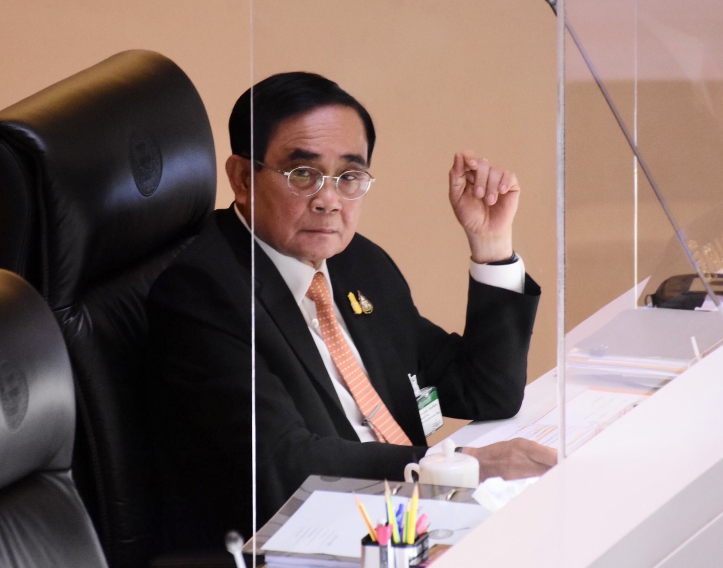 “บิ๊กตู่” ลั่นเป็นคนปฏิวัติเอง ชี้อภิปรายปมชู้สาวเป็นเรื่องส่วนตัว