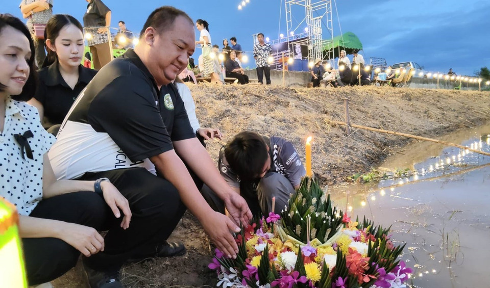 ลอยกระทงลพบุรียังโศกอาลัย เทศบาลถนนใหญ่จัดงานเรียบง่าย สืบสานวัฒนธรรมไทยสู่เยาวชน