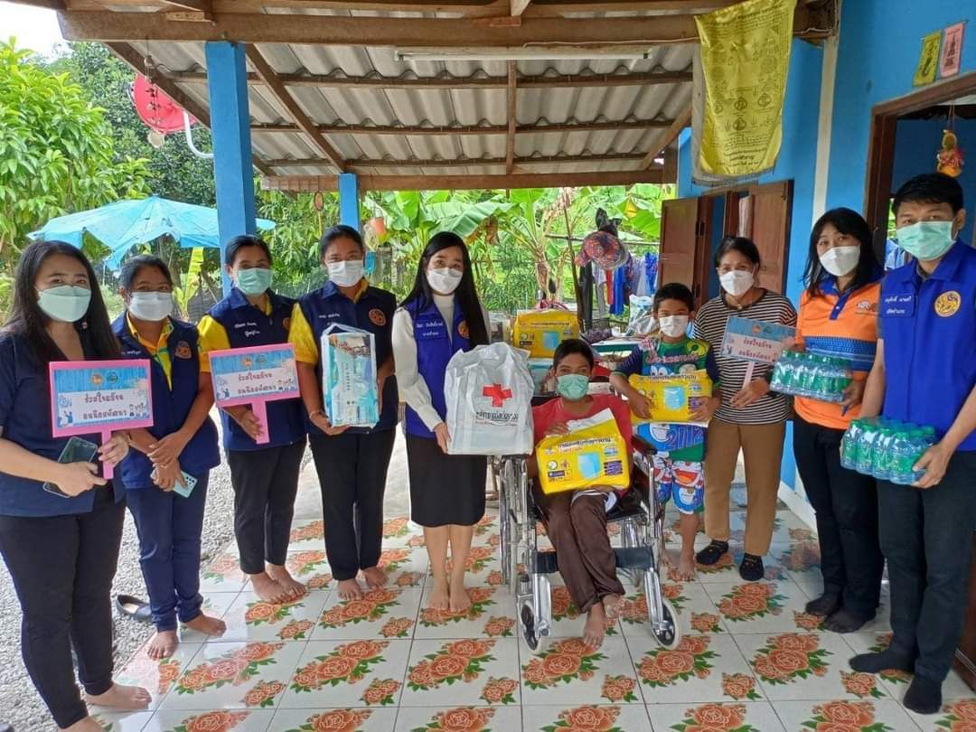 นายอำเภอนิคมพัฒนา ประสาน บูรณาการทุกภาคส่วน นำทีม ศจพ.อ.นิคมพัฒนา ลงพื้นที่ให้ความช่วยเหลือครัวเรือน เร่งขจัดความยากจน  