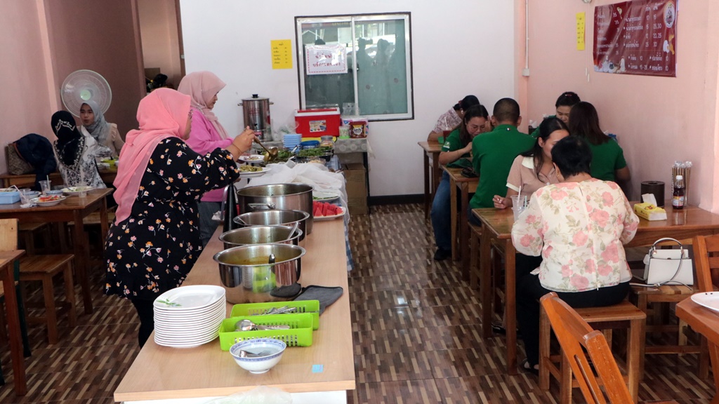 อิ่มคุ้ม พุงกาง หลุยส์ขนมจีนบุพเฟ่ต์ 69 บาท ไม่อิ่มไม่กลับ ไม่จำกัดเวลา 