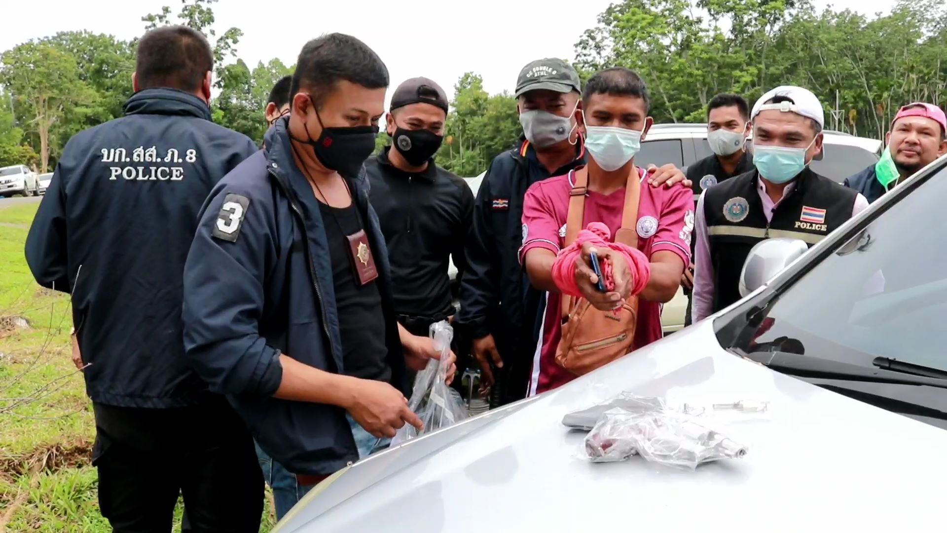 ตำรวจภาค 8 เปิดปฏิบัติการ “สยบอันดามัน” ปูพรมค้น 10 จุดนครศรีธรรมราช​ เครือข่ายจำนำรถ “เลี่ยม นาโพธิ์”ยึดรถ 38 คัน ปืน 5 กระบอกตรวจสอบละเอียด