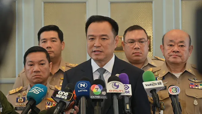"อนุทิน" เผยฟ้อง "กุสุมาลวตี" เรื่องอยู่ในชั้นศาลแล้ว ขอไม่พูด ปัดไปร่วมงาน "ทักษิณ" ปาฐถกา 27พ.ค.นี้เหตุไม่ได้รับเชิญ 