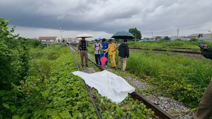 พบสาววัย 35 เสียชีวิตบนรางรถไฟราชบุรี ญาติเผยหายจากบ้าน ก่อนพบเป็นศพช่วงเช้า 