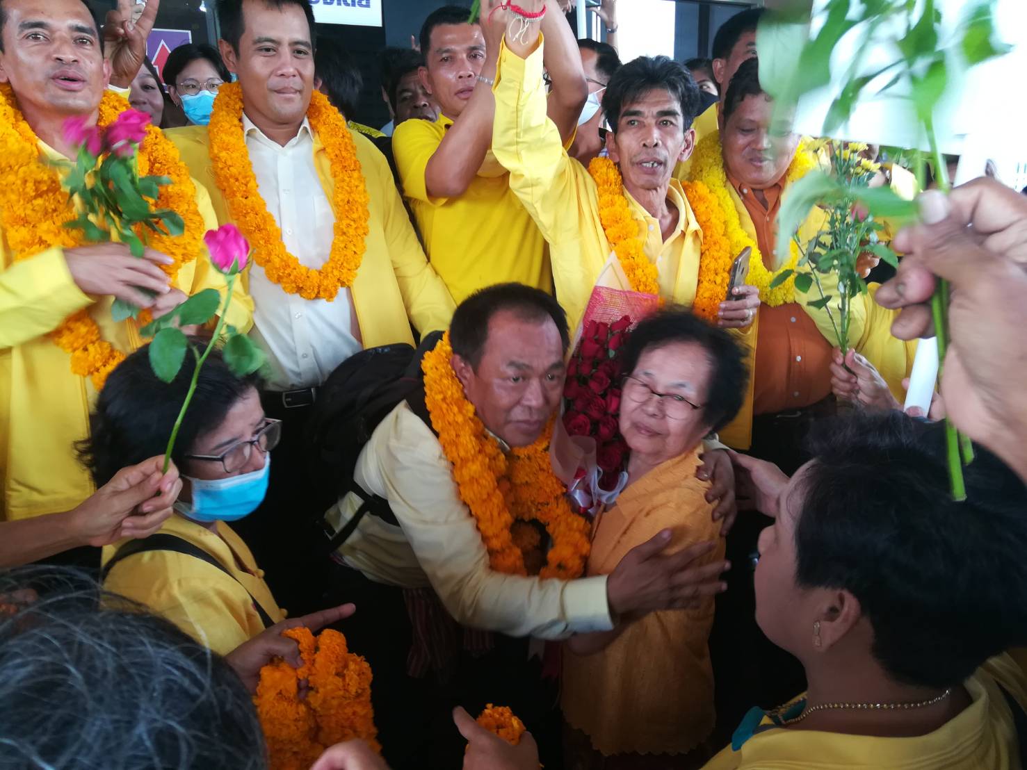 "สาธร" น้องชาย "สาทิตย์ วงศ์หนองเตย" นำขุนพลทีม "ตรังพัฒนาเมืองตรัง" สมัครนายก อบจ.ตรัง ได้เบอร์ 2  ขณะที่ "กิจ หลีกภัย"ให้กำลังใจ 