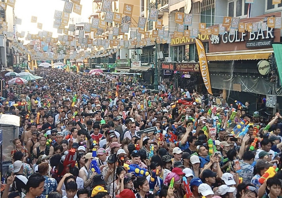 สงกรานต์ข้าวสารคืนสุดท้าย! กทม.ขอเล่นน้ำอย่างพอดี จบกิจกรรม 4 ทุ่ม 