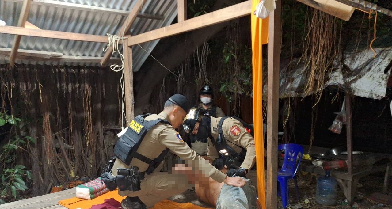 ตำรวจสภ.เมืองร้อยเอ็ด ออกระงับเหตุบุคคลวิกลจริตมีอาการหลอน ก่อความเดือดร้อนรำคาญ