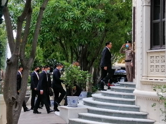   "นายกฯ" ปัดตอบปม "กม.นิรโทษกรรม" บอก "ยังไม่ได้คิด-ยังไม่เห็นเรื่อง"         