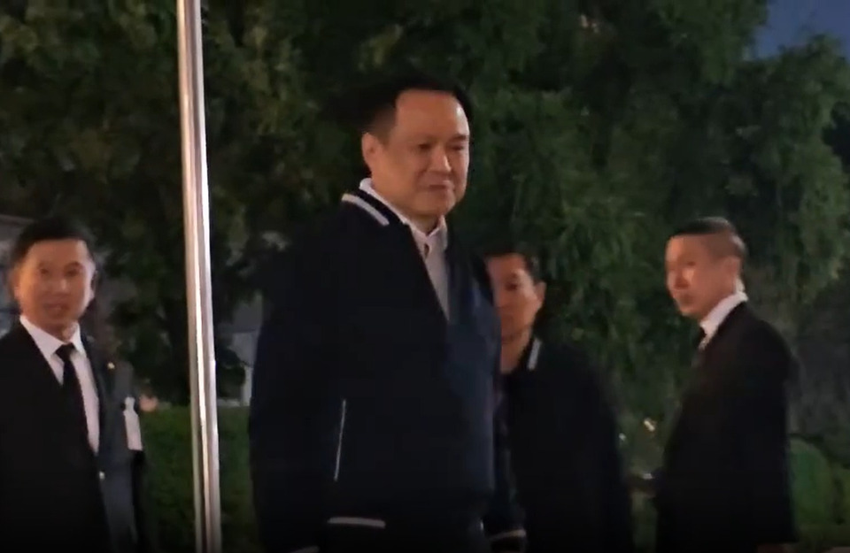 นายกฯ ตรวจเยี่ยม ศปกฉ. ขอบคุณเจ้าหน้าที่ เตรียมลงพื้นที่หาดใหญ่ ติดตามสถานการณ์น้ำท่วมใกล้ชิดพรุ่งนี้