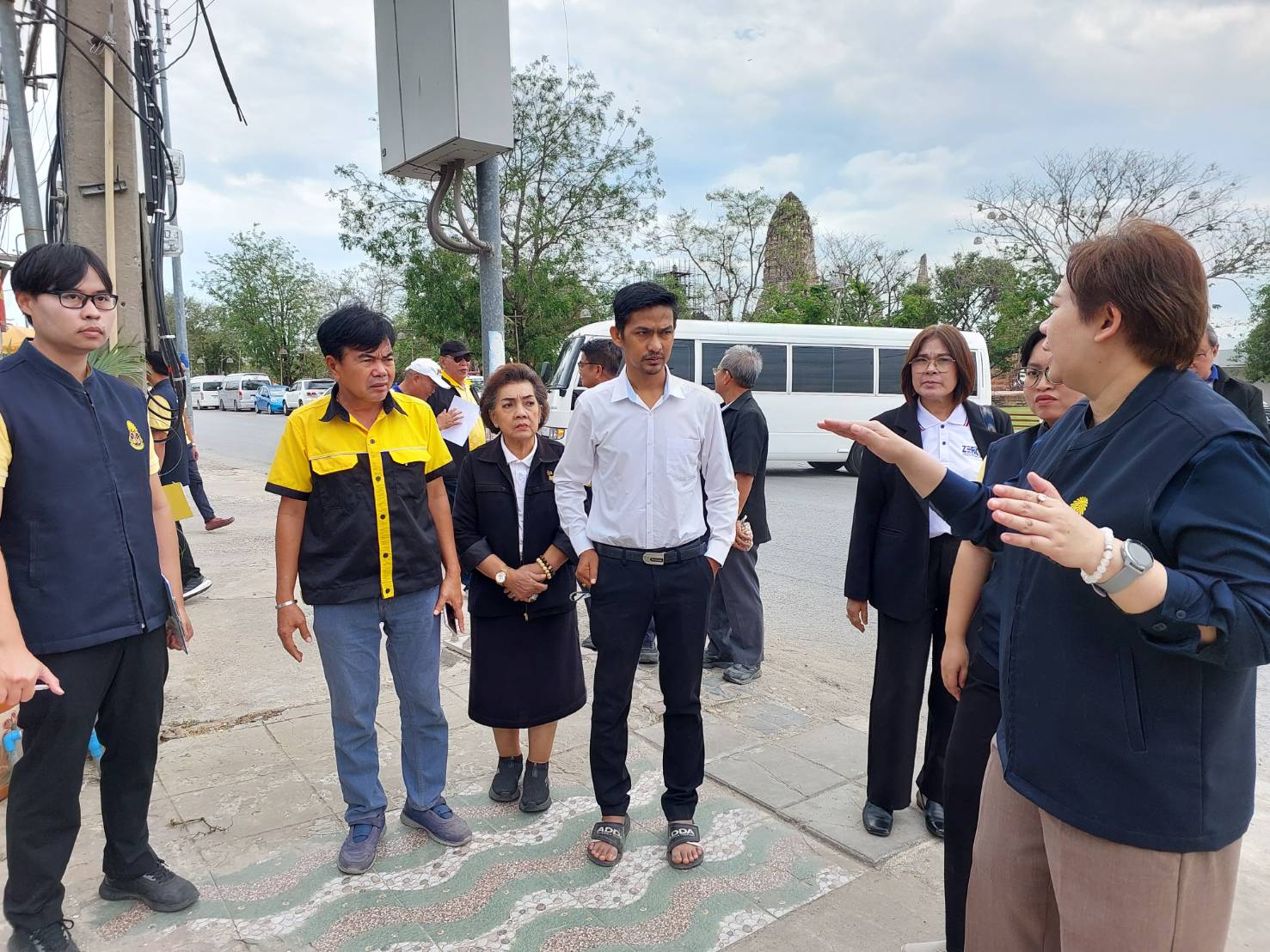 อบต.บ้านป้อมเตรียมรื้อถอนร้านค้าที่รุกล้ำพื้นที่สาธารณะบริเวณหน้าวัดไชยวัฒนารามภายใน 2 เดือนนี้
