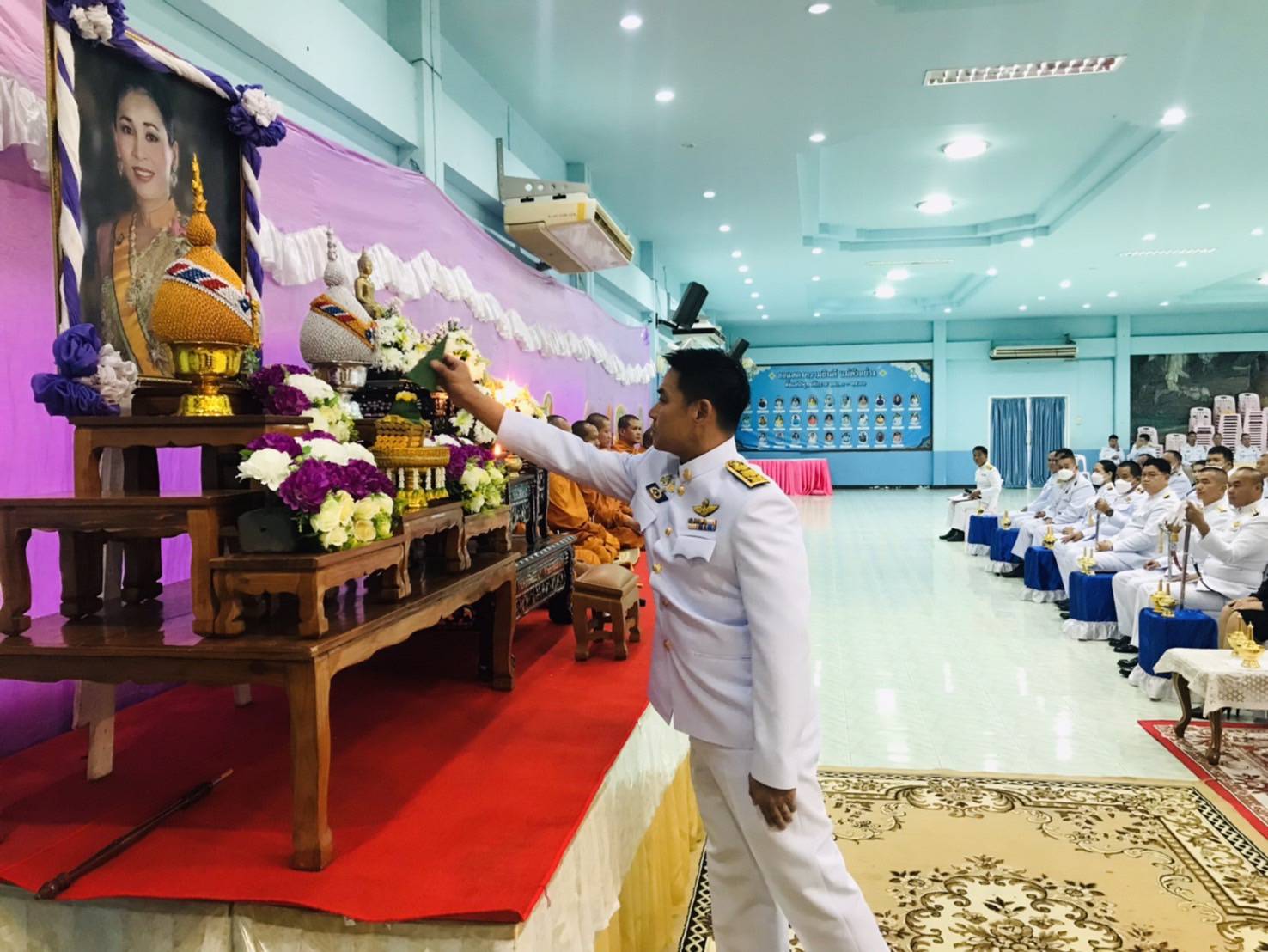 อ.ท่าสองยาง จัดกิจกรรมพิธีทำบุญตักบาตรถวายเป็นพระราชกุศล