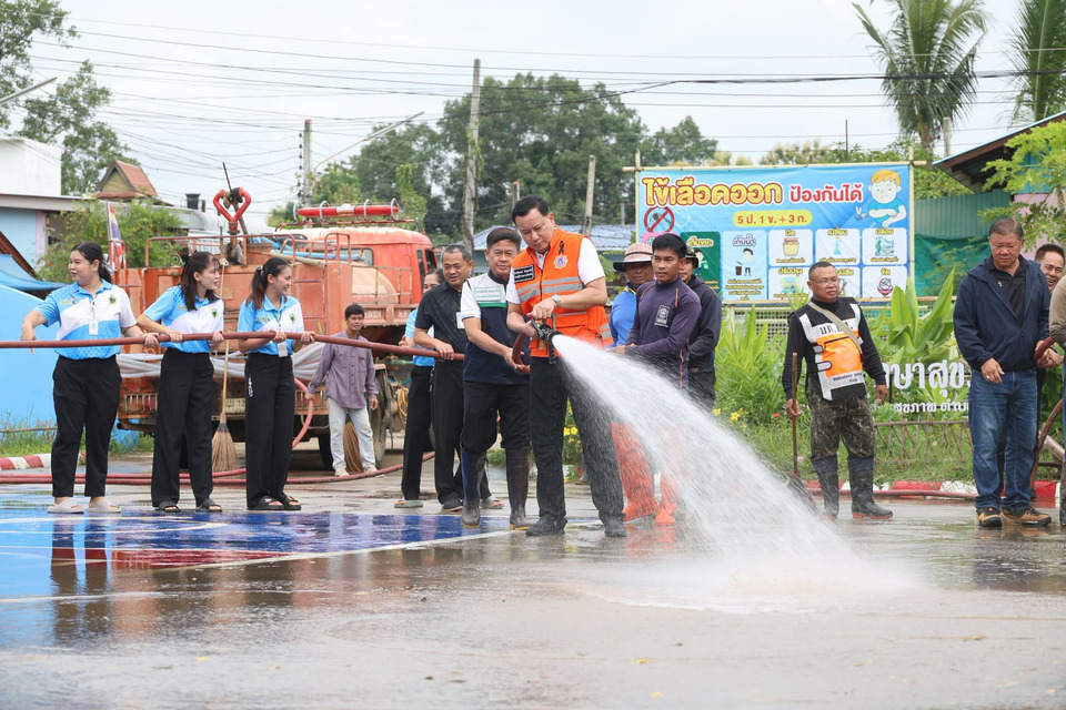 อบจ.เพชรบูรณ์ลงพื้นที่ติดตามน้ำป่าบ้านโคก เยี่ยมผู้ประสบภัย-เร่งฟื้นฟู รพ.สต. 