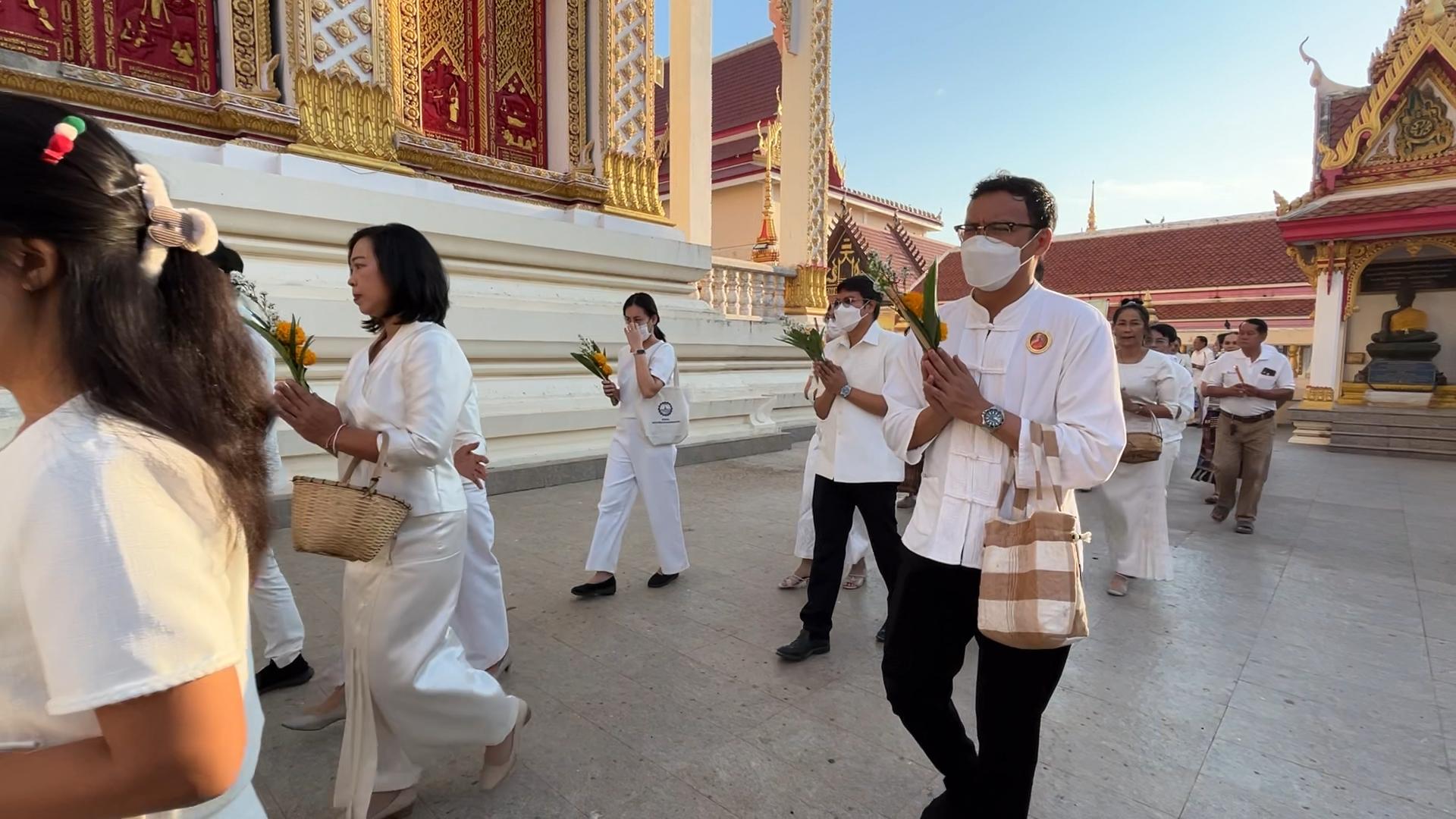 ขอนแก่นพร้อมใจนุ่งขาวห่มขาวทำบุญตักบาตรเนื่องในวันมาฆบูชาแน่นวัด