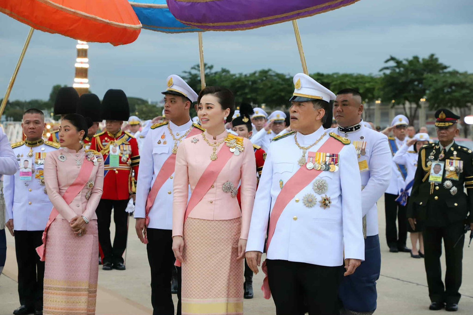 "ในหลวง - พระราชินี" ทรงวางพวงมาลา เนื่องในวันปิยมหาราช 2568 น้อมรำลึกพระมหากรุณาธิคุณ ร.5