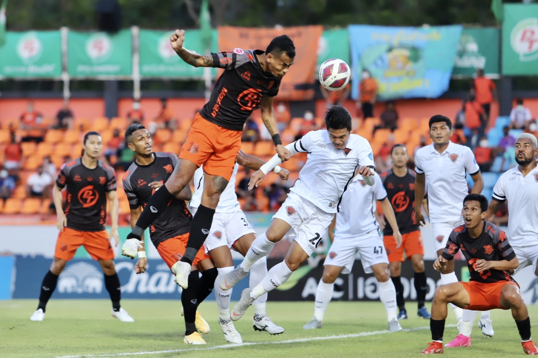 เฉือนหวิว! "ต่อพิฆาต" เปิดรังสอย "ช้างป่าห้วยขาแข้ง" 2-1 ทะยานตัดเขือก ศึกรีโว่ ลีกคัพ 