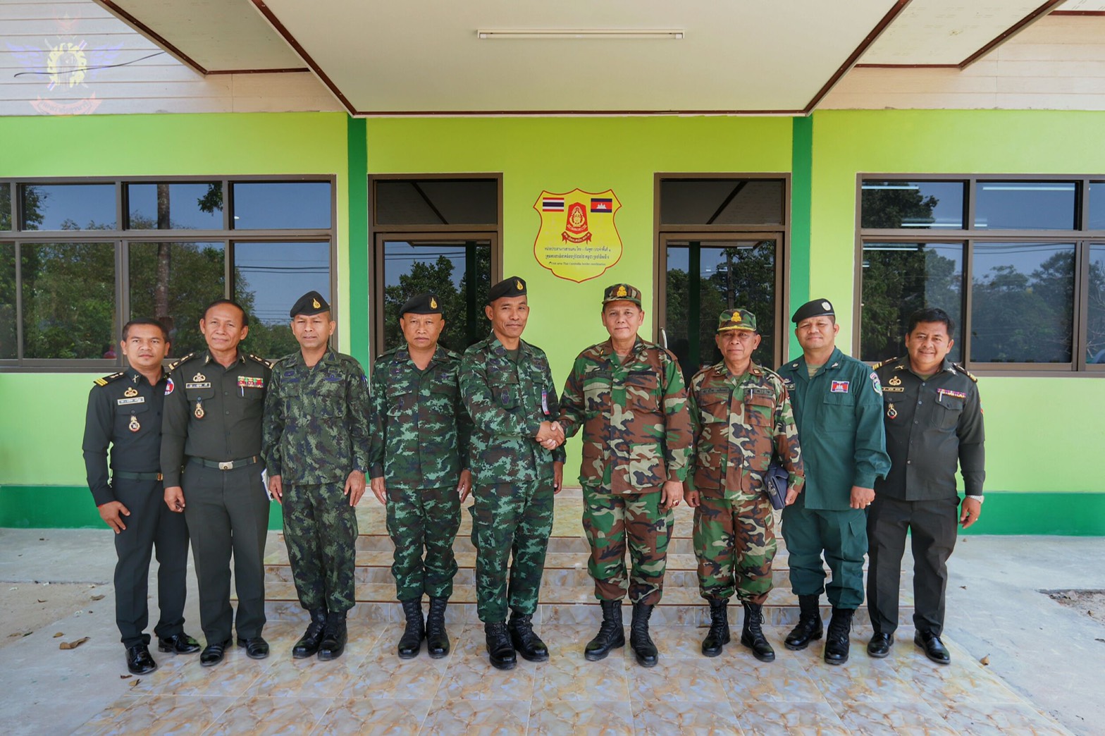 รองผู้บัญชาการกองกำลังสุรนารีพบปะรองผู้บัญชาการภูมิภาคทหารที่ 4 (ประเทศกัมพูชา) หาแนวทางการแก้ไขปัญหาชายแดนร่วมกัน