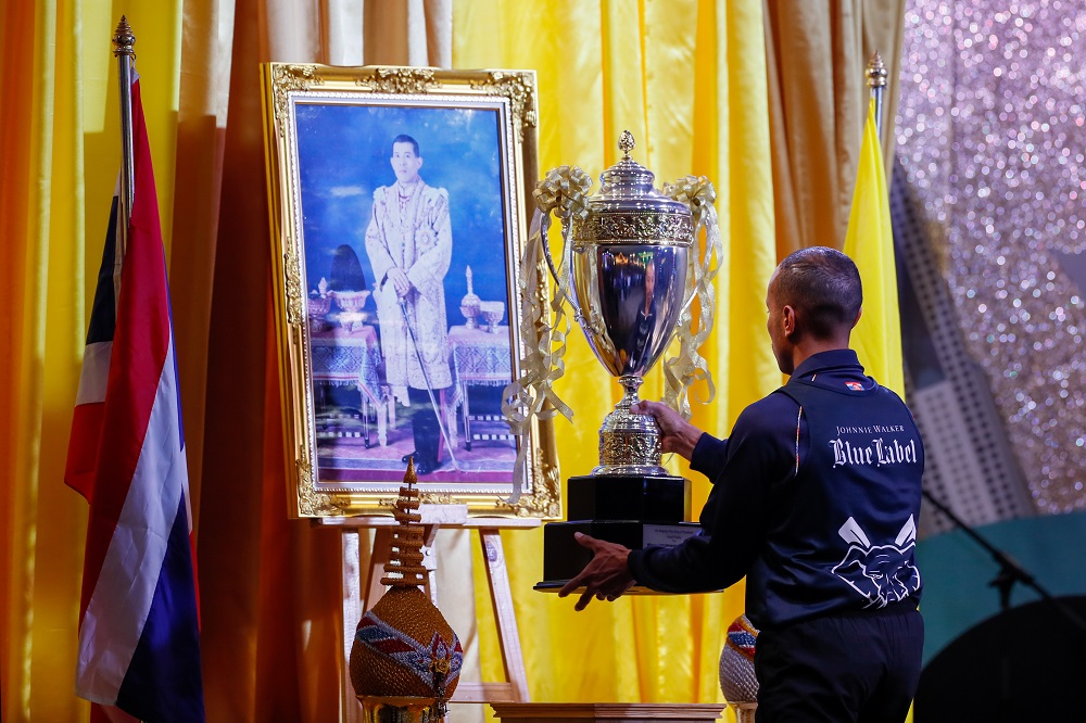 "ทีมคลองไผ่ จอห์นนี่ วอล์กเกอร์ บลู เลเบิ้ล" คว้าชัยแข่งขันเรือยาวช้างไทย ชิงถ้วยพระราชทานพระบาทสมเด็จพระเจ้าอยู่หัว "Bangkok Riverside Fest 2023"
