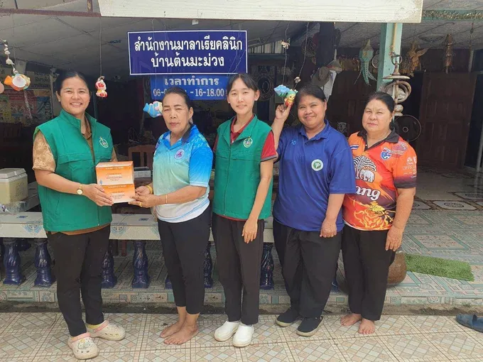 สมาคมแม่บ้านสาธารณสุข สาขา อ.ไทรโยค ลงพื้นที่เยี่ยมพนักงานมาลาเรียชุมชน เตรียมพร้อมรับโรคมาลาเรีย-ไข้หวัดใหญ่ ช่วงฤดูฝน 