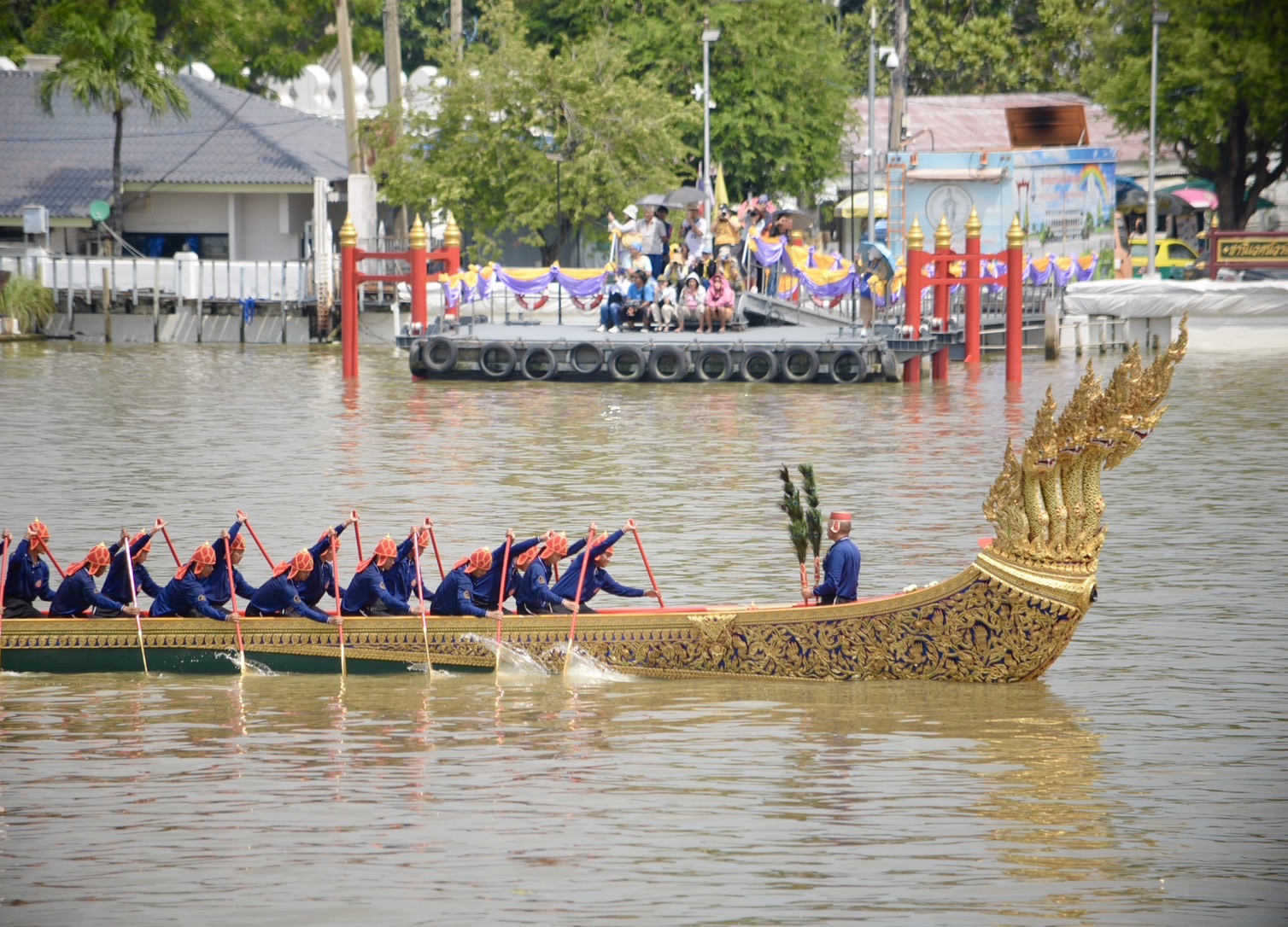 กองทัพเรือทำการฝึกซ้อมจัดขบวนพยุหยาตราทางชลมารค ในแม่น้ำเจ้าพระยา