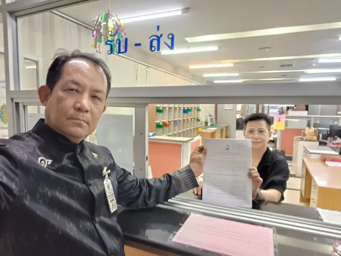 “ศรีสุวรรณ”บุกร้อง กกต.ร้องสอบ “พรรค ปชน.”ปมผู้สมัคร สส.เอี่ยวเว็บพนัน-ฟอกเงิน อาจเข้าข่าย "ยุบพรรค"